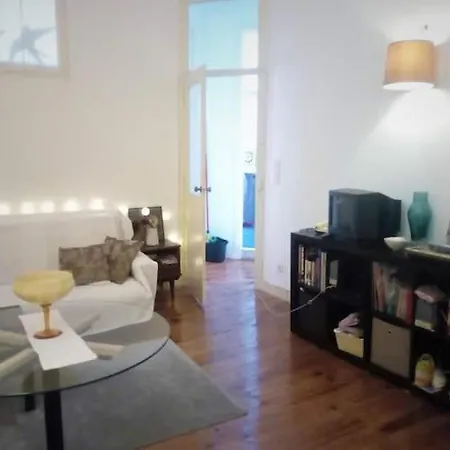 Bright And Comfortable Room *